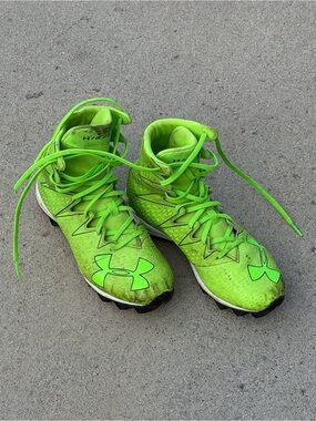 Under Armour Bright Green Youth Football Cleats - High-Top Sneakers size 5.5y